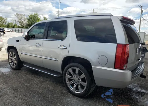 2013 Cadillac Escalade z USA, uszkodzony, nr VIN 1GYS3AEF8DR288140